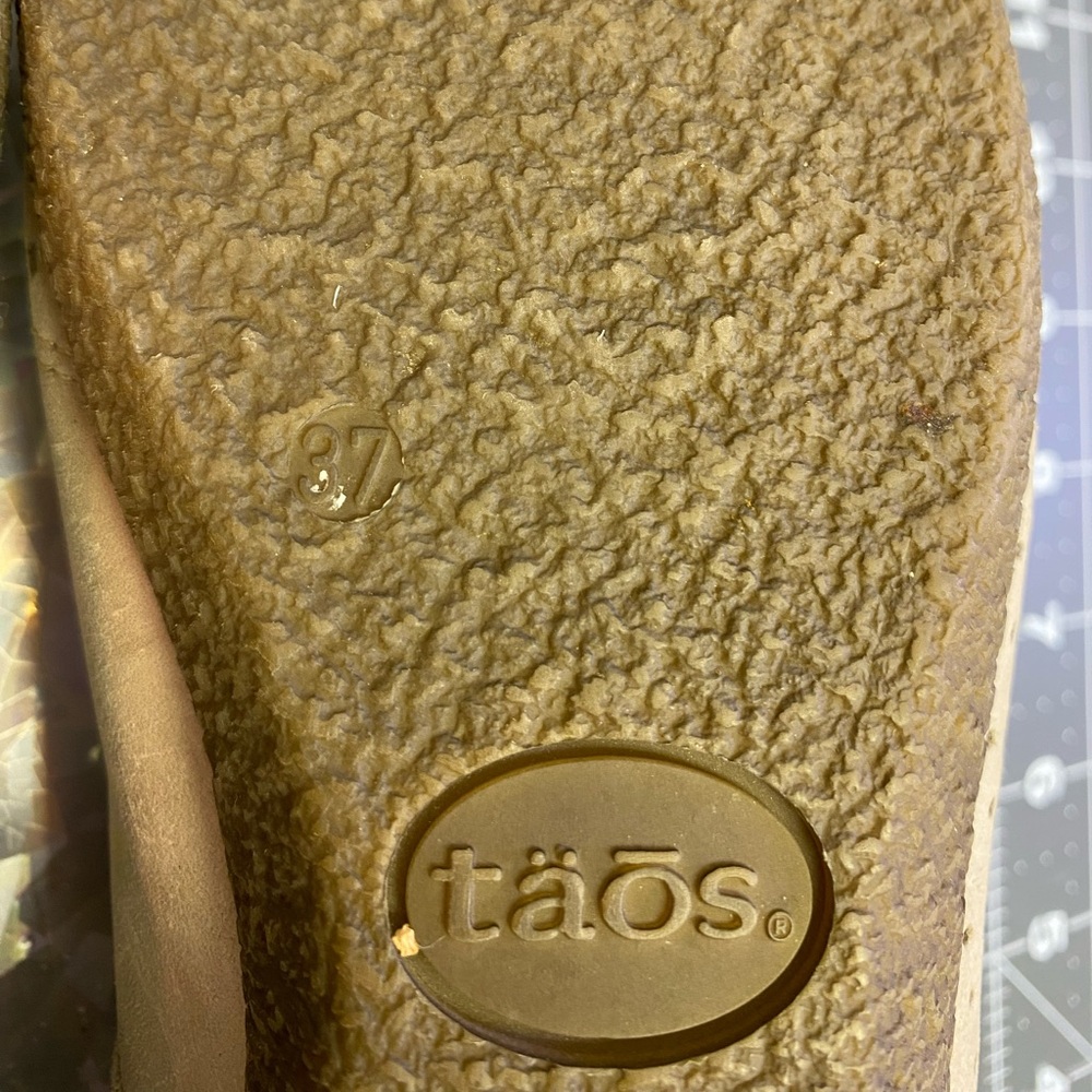 Taos Mary Jane Flats Removable Comfort Footbed Taupe Neutral Sz 37 / 6.5 Approx - Picture 12 of 14